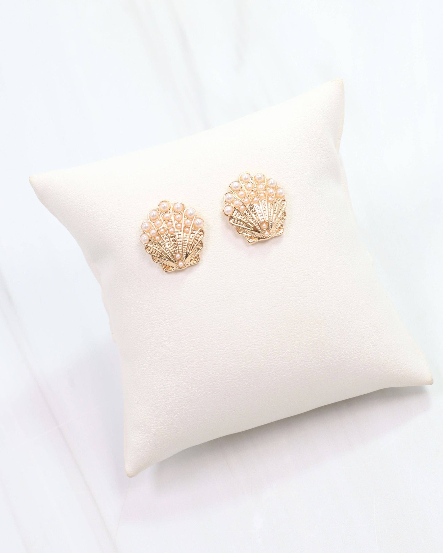 Sal Shell Stud Gold