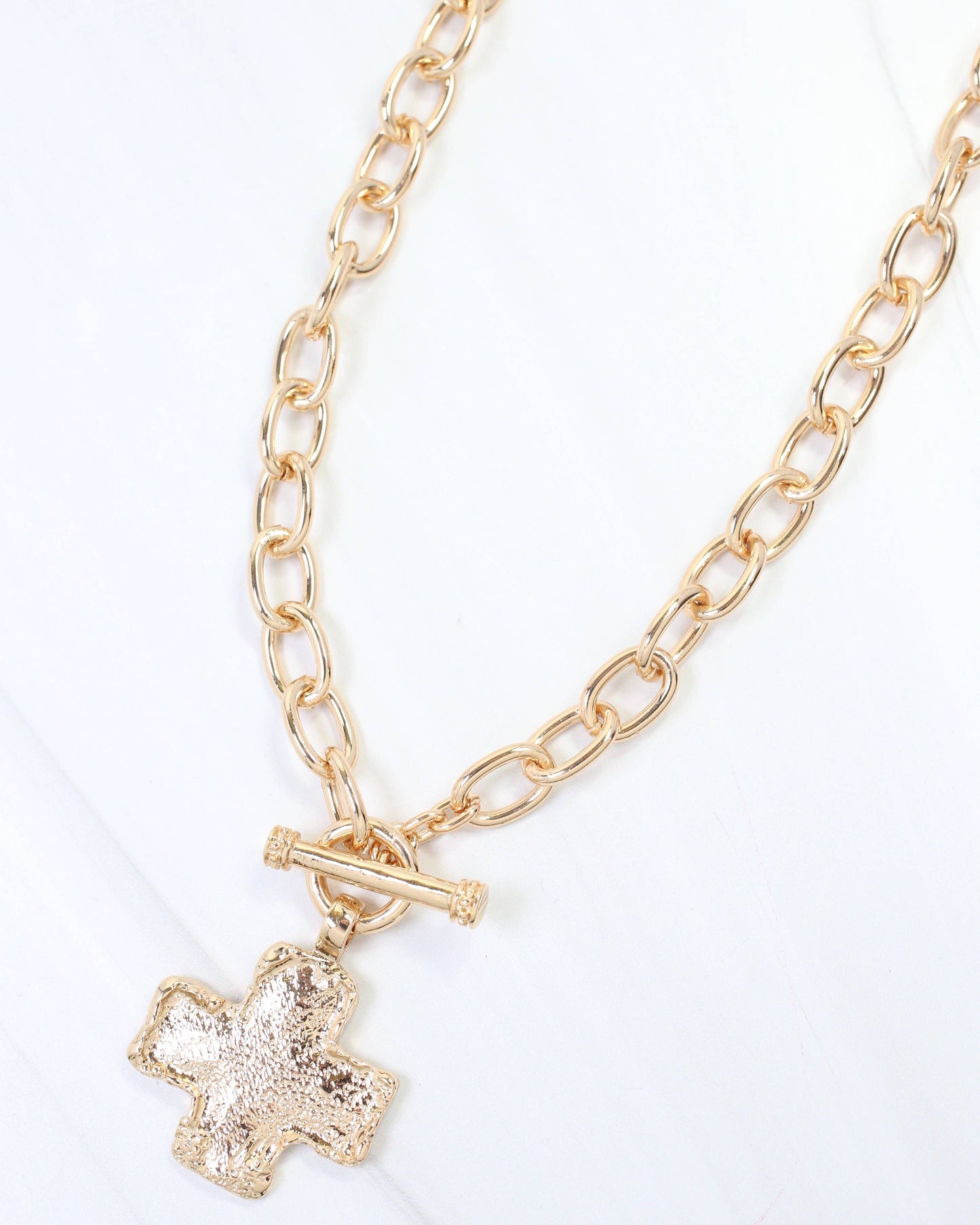 Beryl Cross Link Toggle Necklace Gold