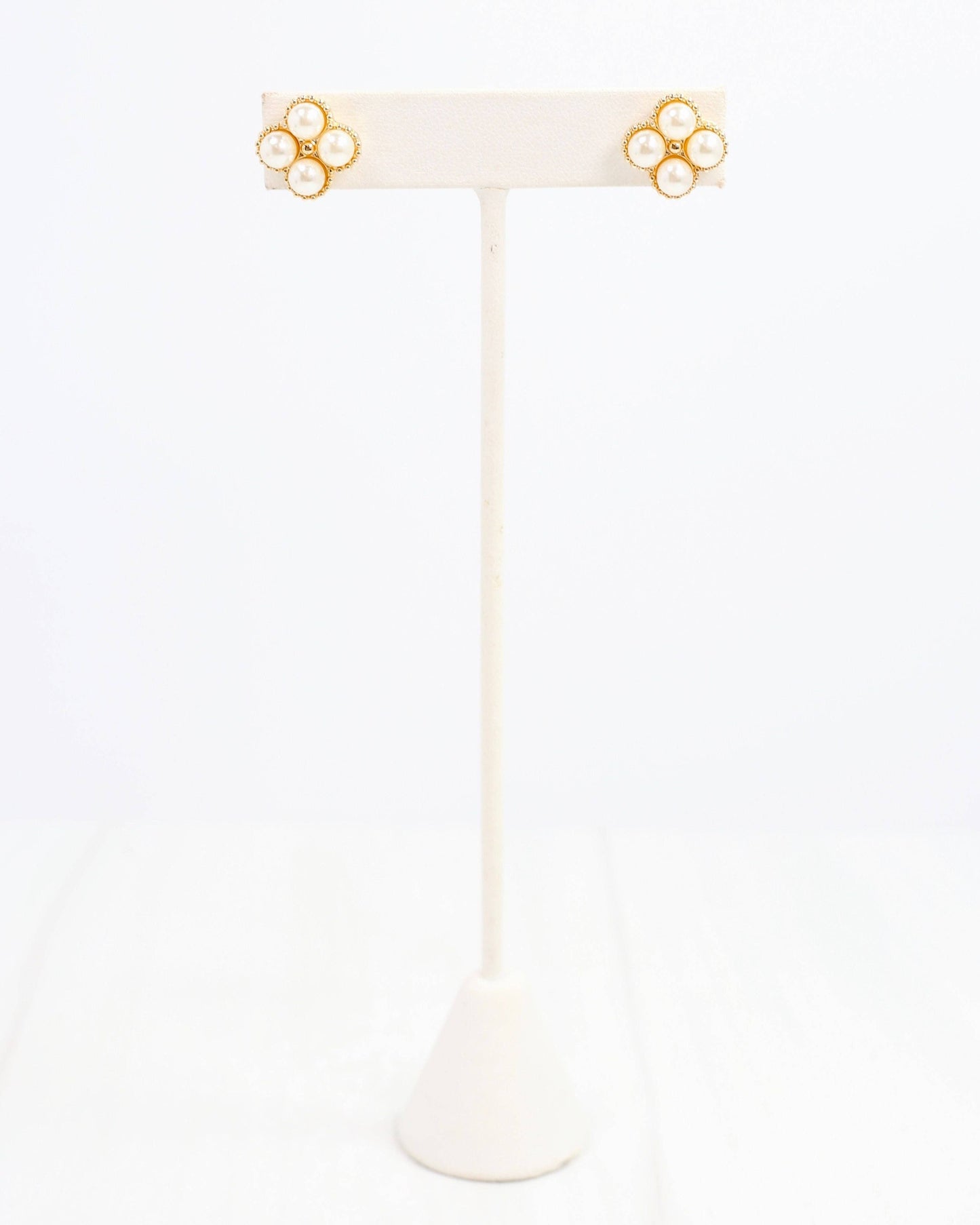 Larson Pearl Stud Gold