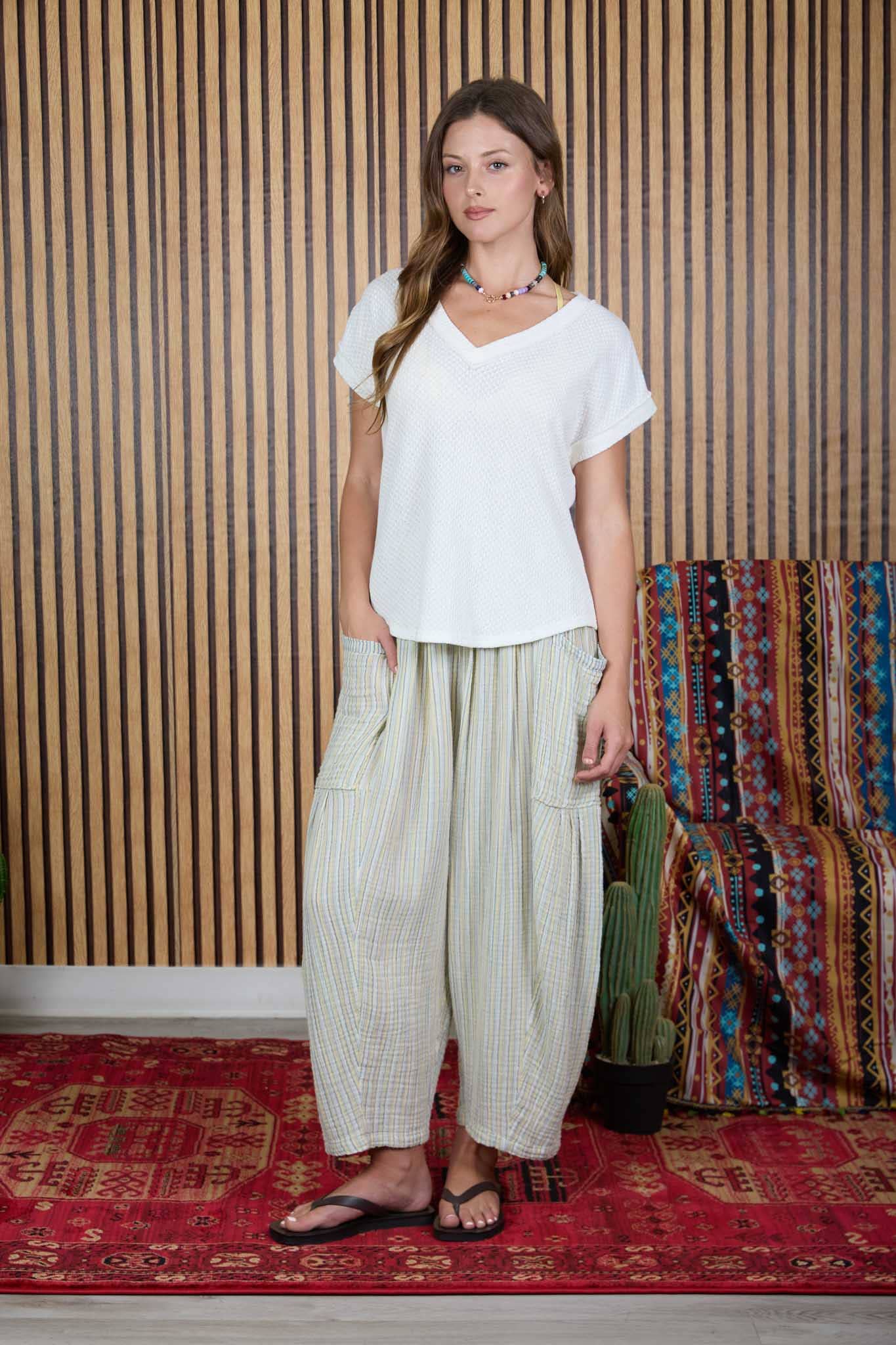 V NECK SHORT SLEEVE TEXTURED KNIT TOP: CREAM