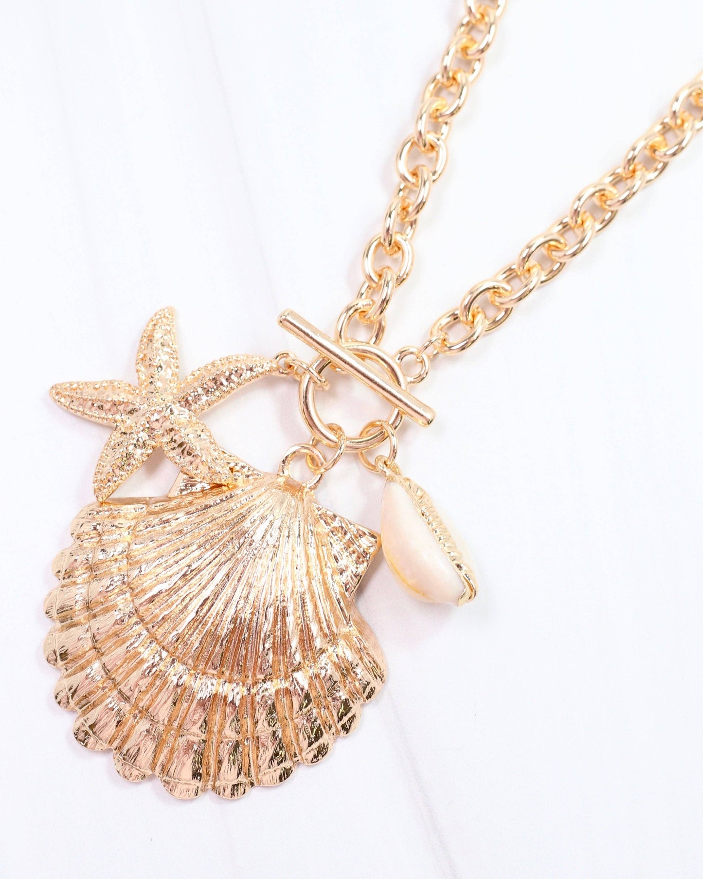 August Shell Necklace Gold