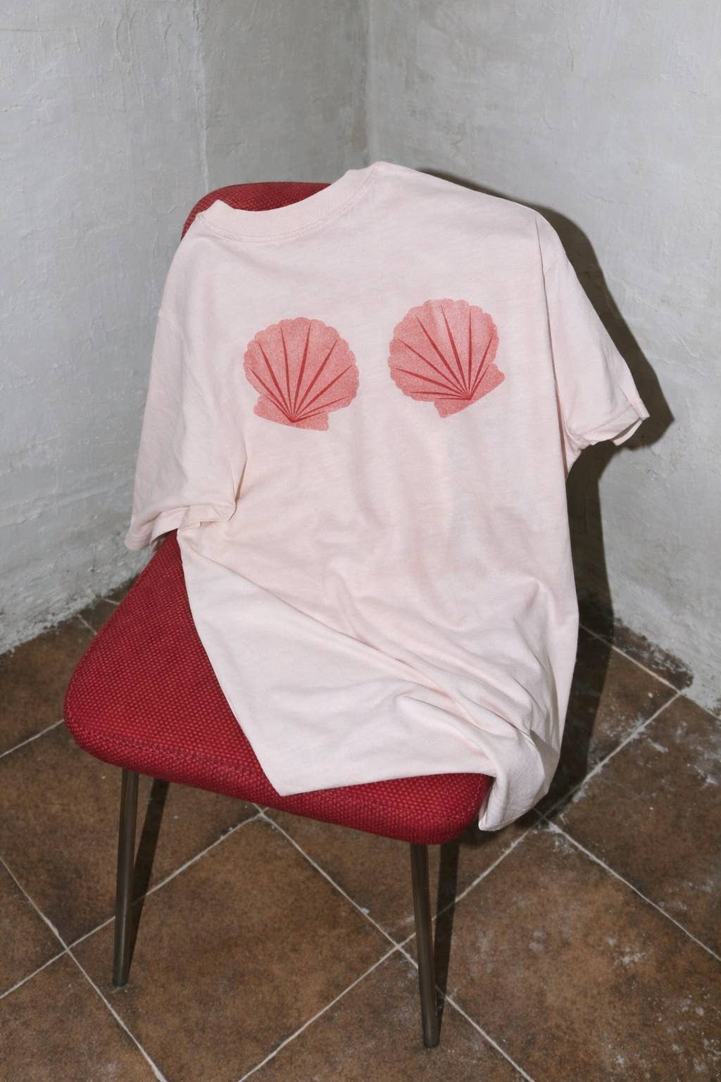 SEASHELL GRAPHIC TEE