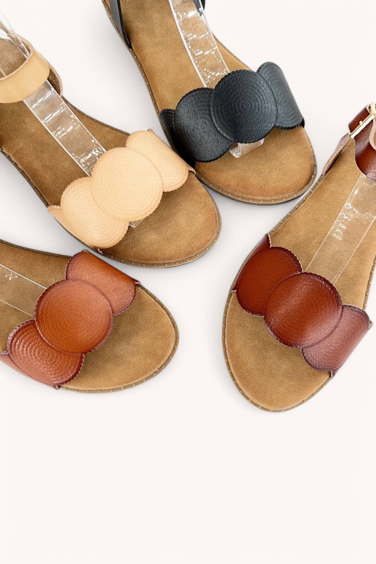 LEISURE-13 VINTAGE TEXTURED SCALLOP EDGE SANDALS: BROWN