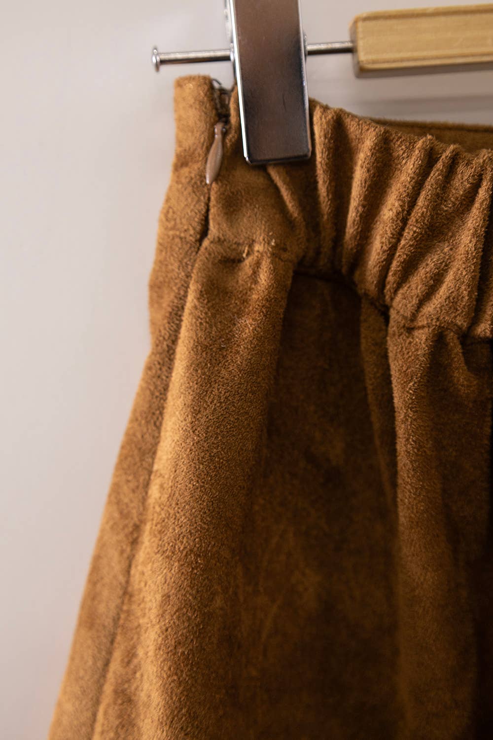 Faux Suede Tiered Midi Skirt: CHOCO