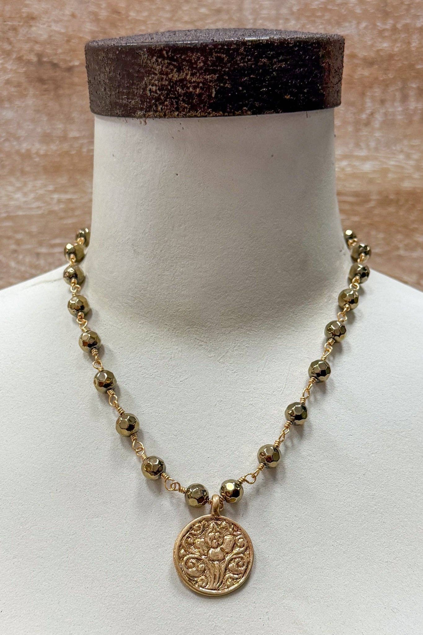 Talus Gold Necklaces: Gold Open Star