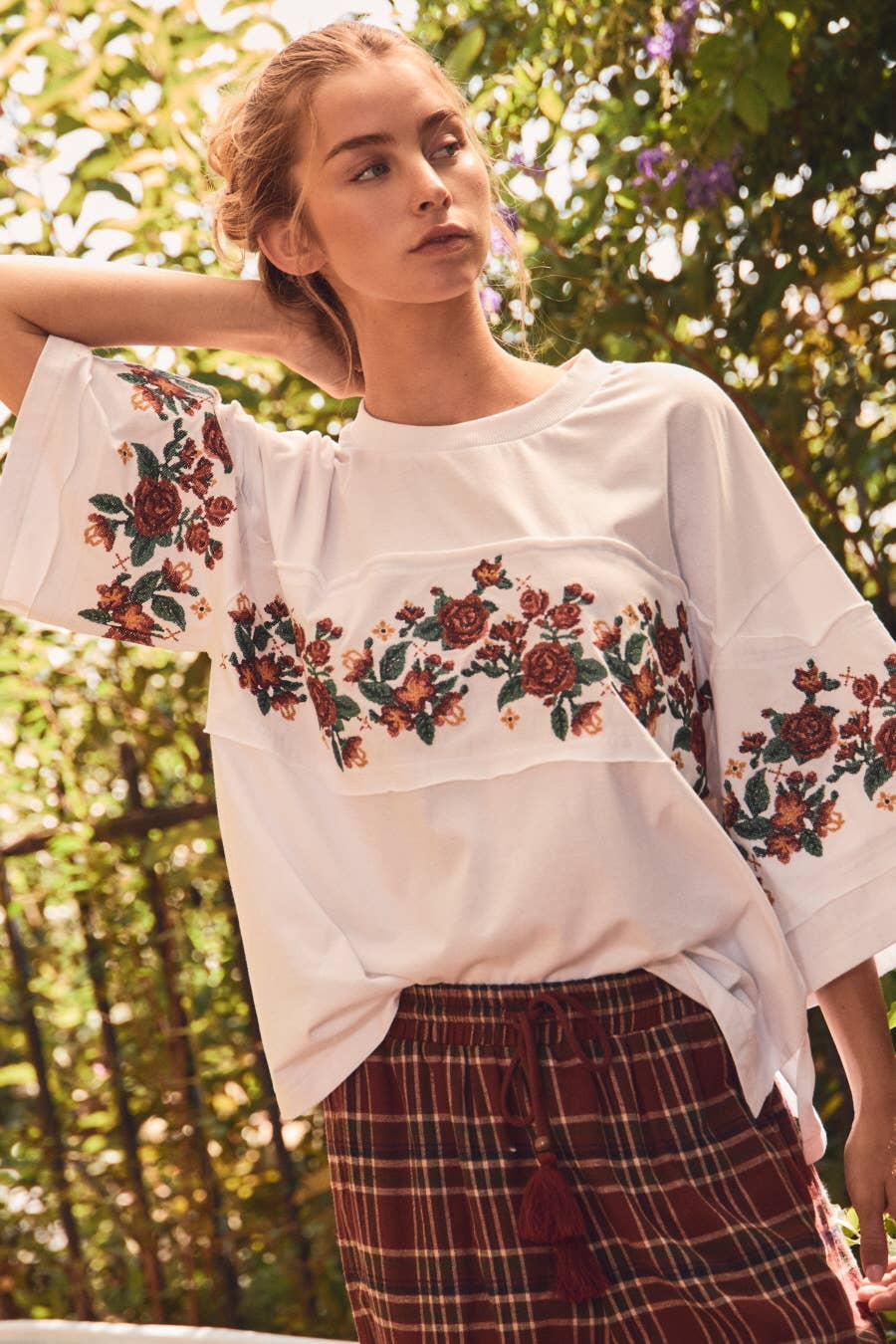 Floral Embroidered Knit Top: WHITE