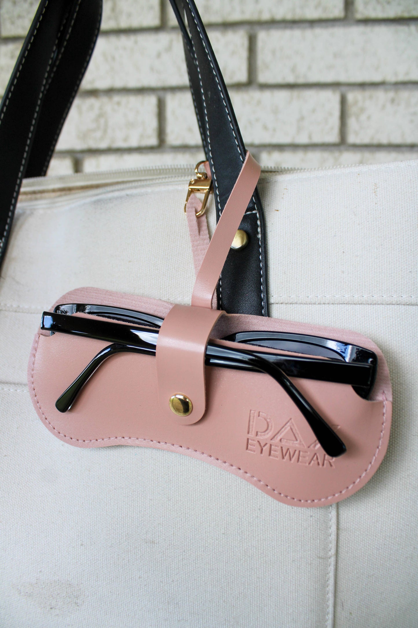 Eyewear Clutch for Sunglasses - Scratch Protection: Black
