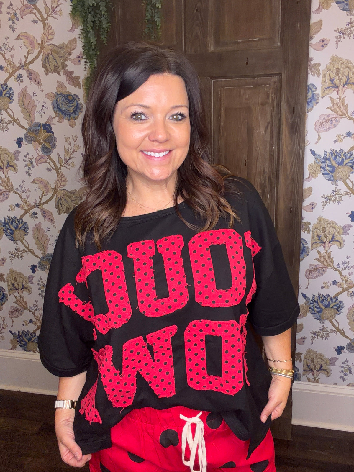 GAMEDAY POLKA DOT PATCHES SHORT SLEEVES TOP: BLACK/RED