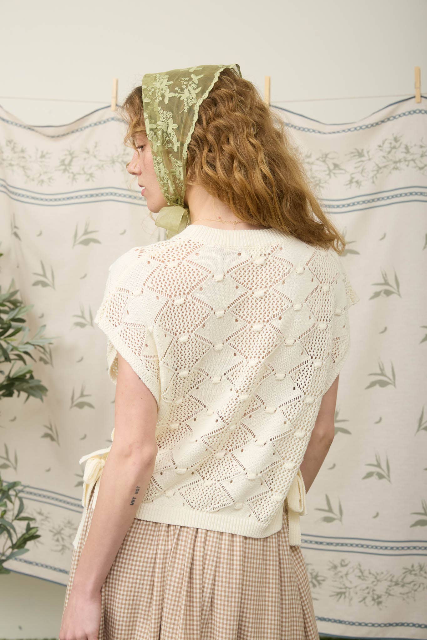 CLIP DOT SHORT SLEEVE SIDE TIE CROCHET SWEATER: CREAM