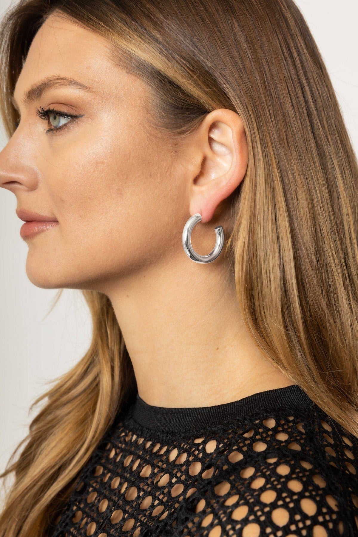 14K Metal Post Hoop Earrings: Silver / Medium