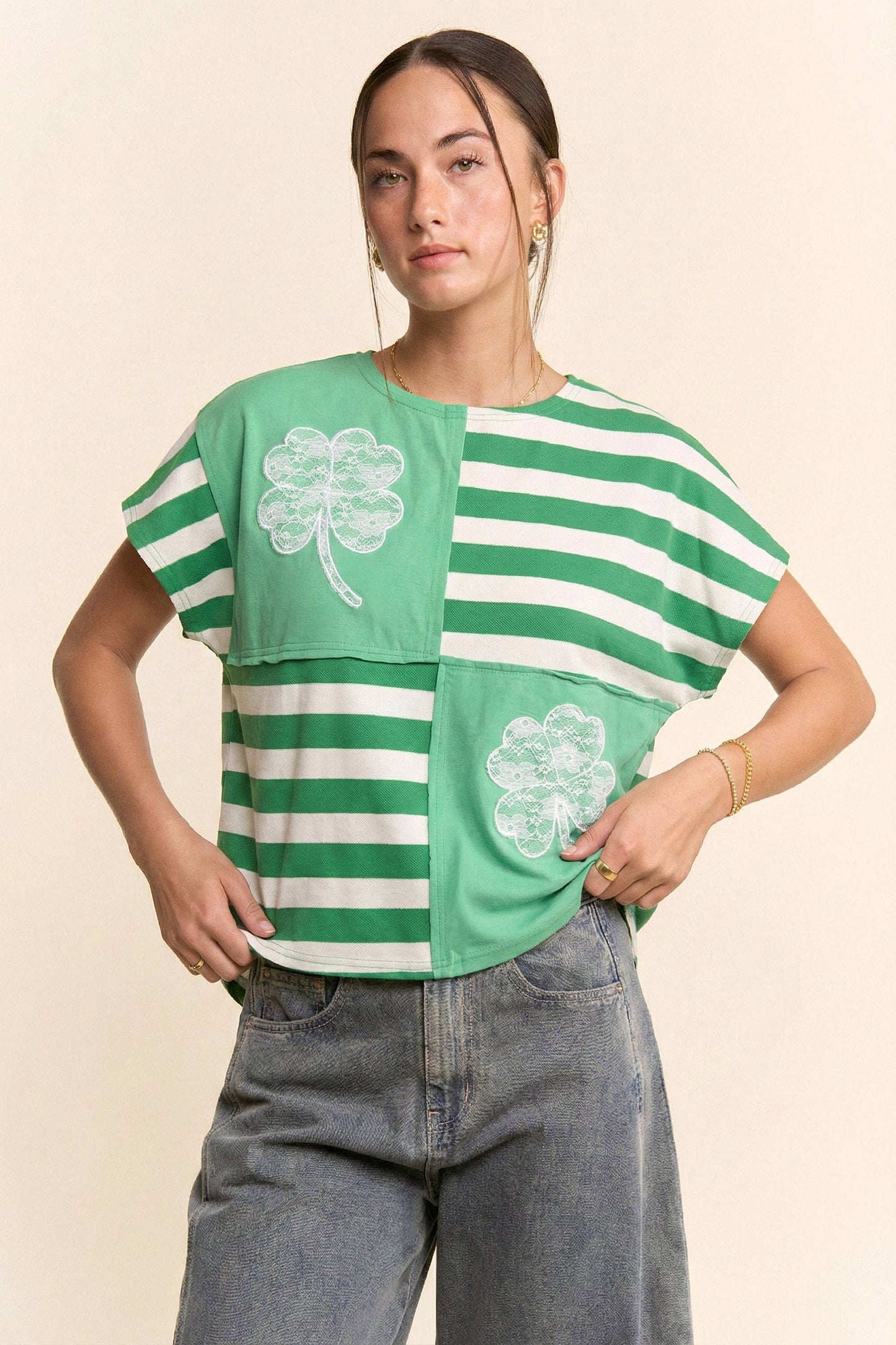 CLOVER LACE EMBROIDERY DETAIL SHORT SLEEVE TOP
