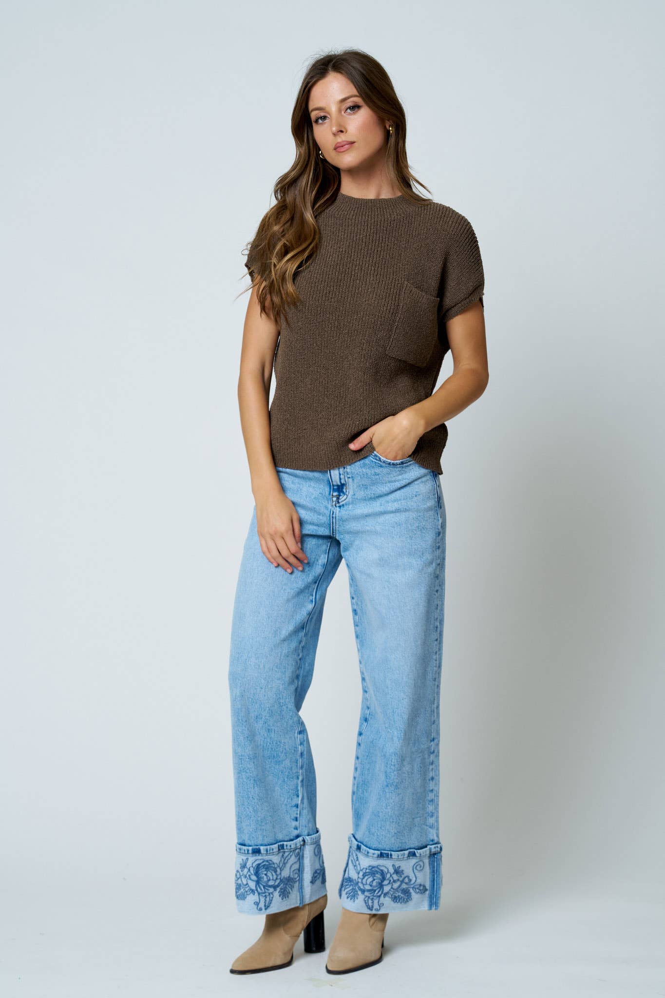 POCKET DETAIL DROP SHOULDER SHORT SLEEVE SWEATER : LIGHT MOCHA