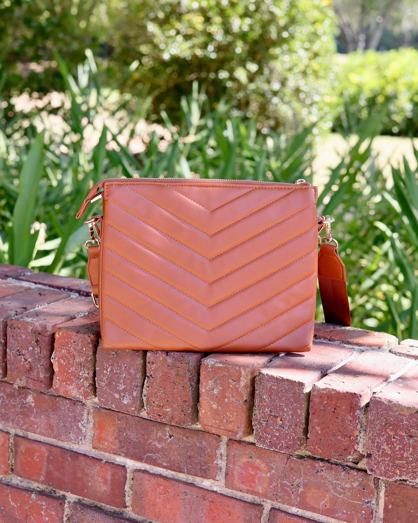Ariana Crossbody Saddle VQ