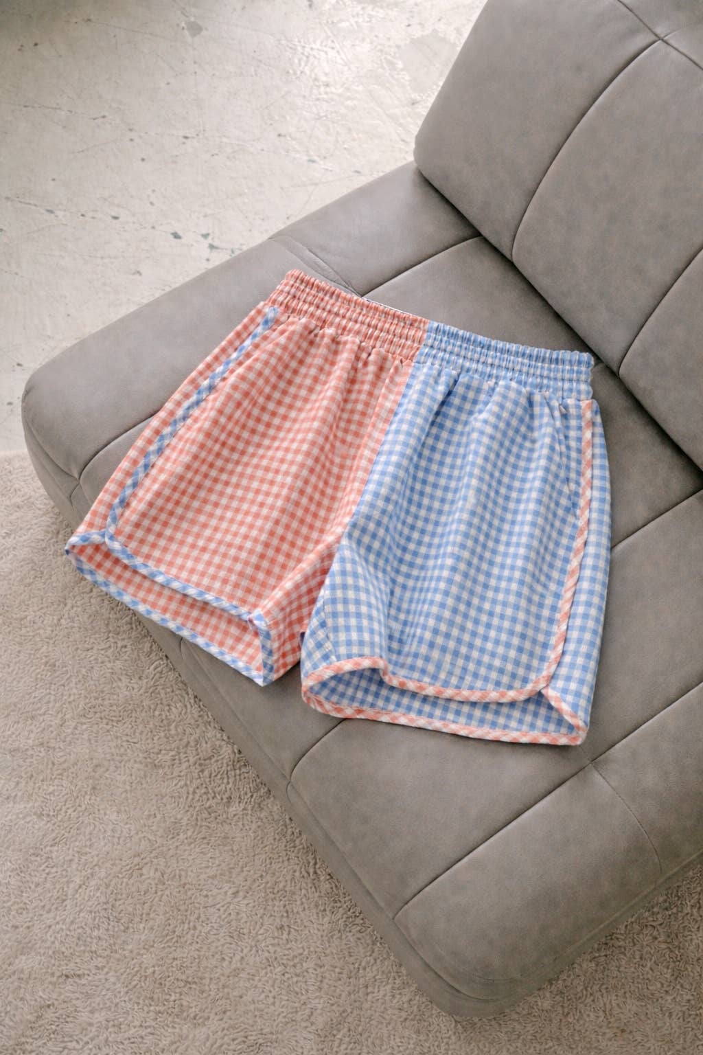 GINGHAM COLOR BLOCK SHORTS: RED/BLUE / L