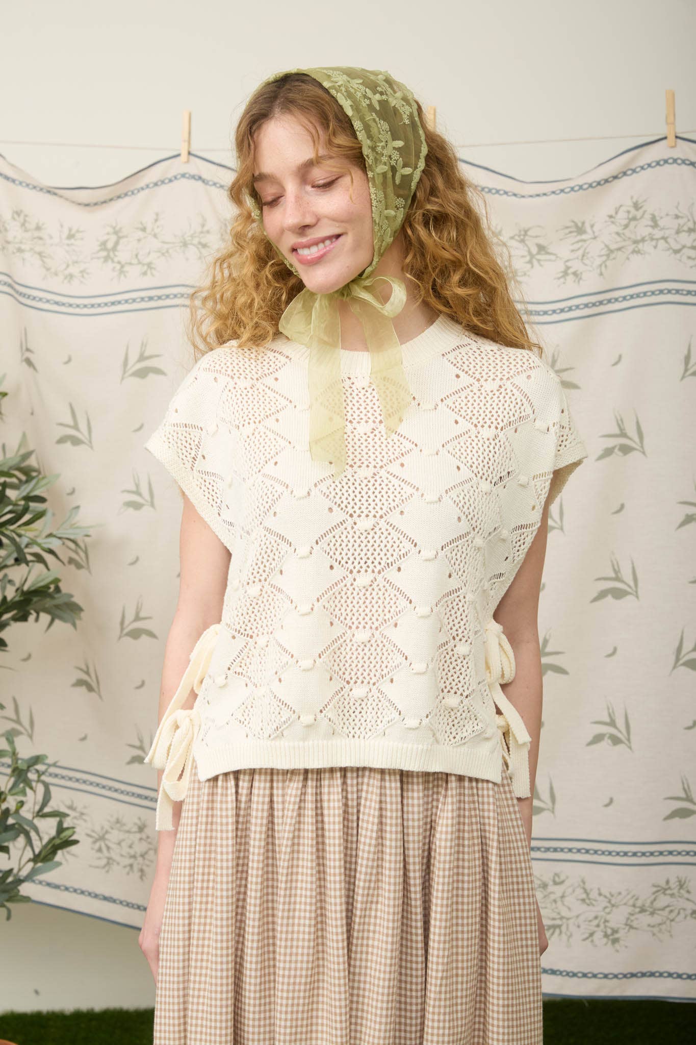 CLIP DOT SHORT SLEEVE SIDE TIE CROCHET SWEATER: CREAM