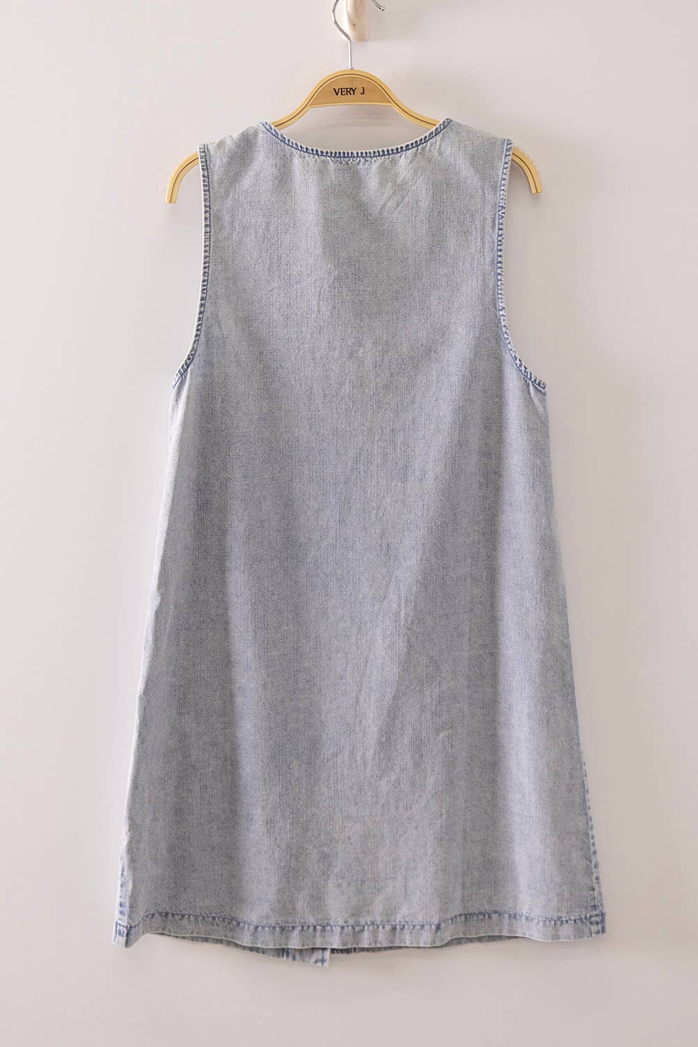 Scallop Button Washed Denim Mini Dress: LT INDIGO