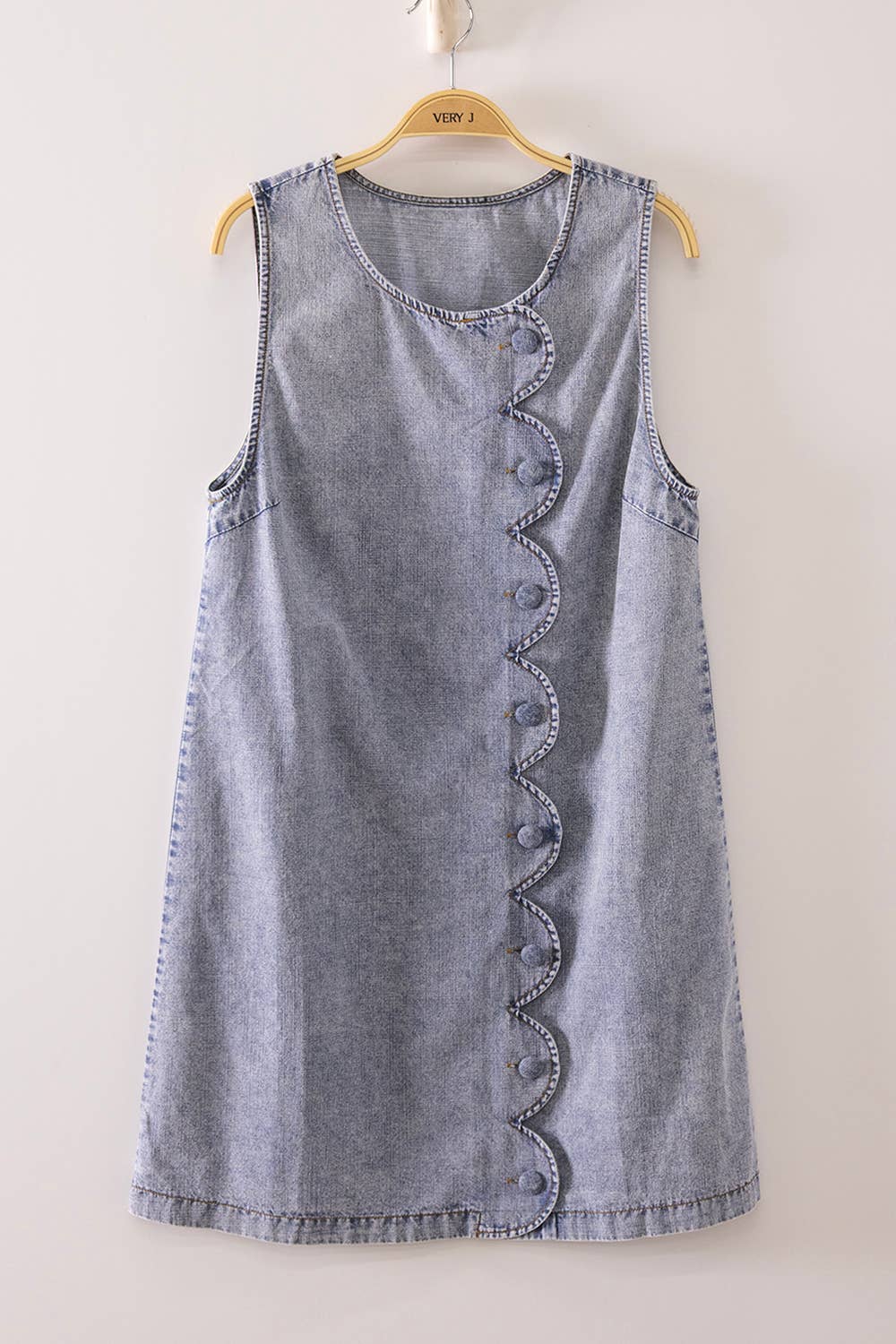 Scallop Button Washed Denim Mini Dress: LT INDIGO