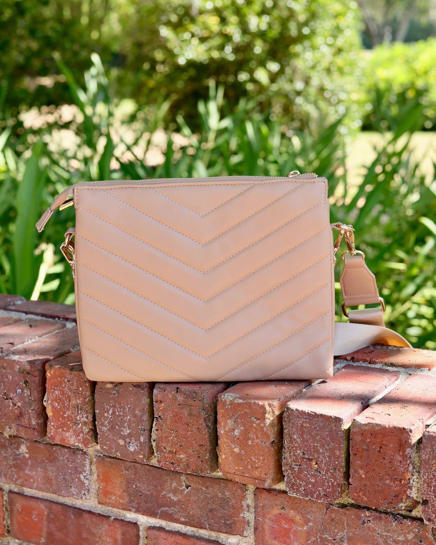 Ariana Crossbody Latte VQ: Default