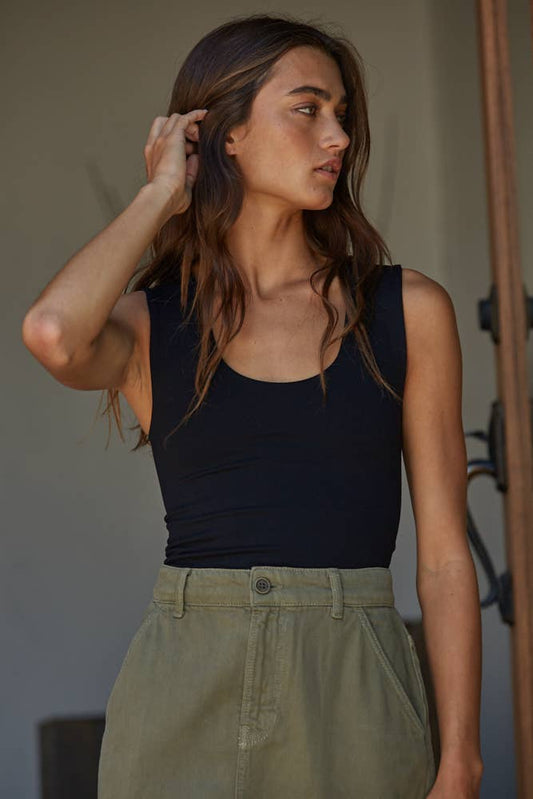 S1187N | Double Layered Seamless Top: Black / SM