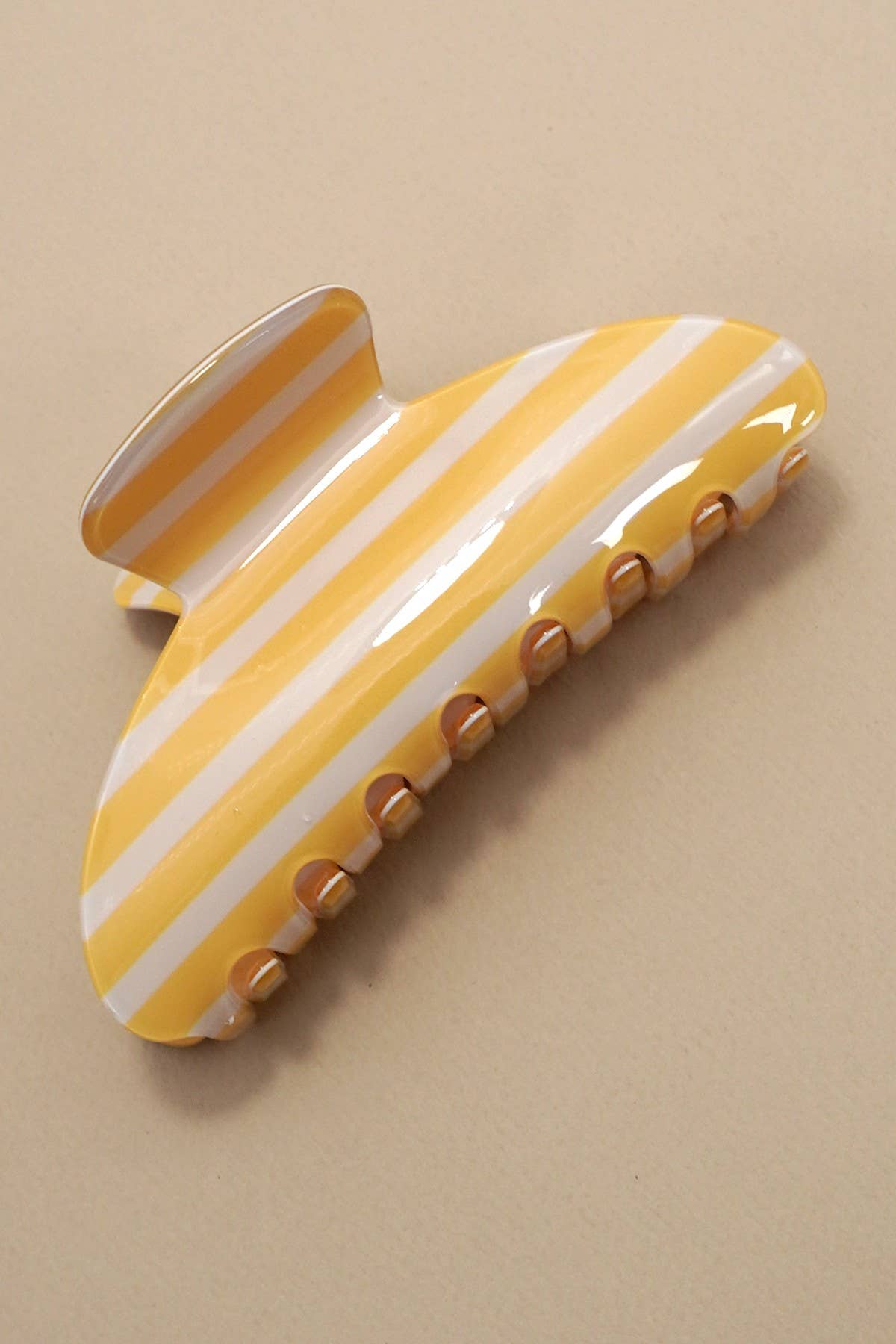 JUMBO STRIPE PLAID OVAL HAIR CLAW CLIPS: Multi
