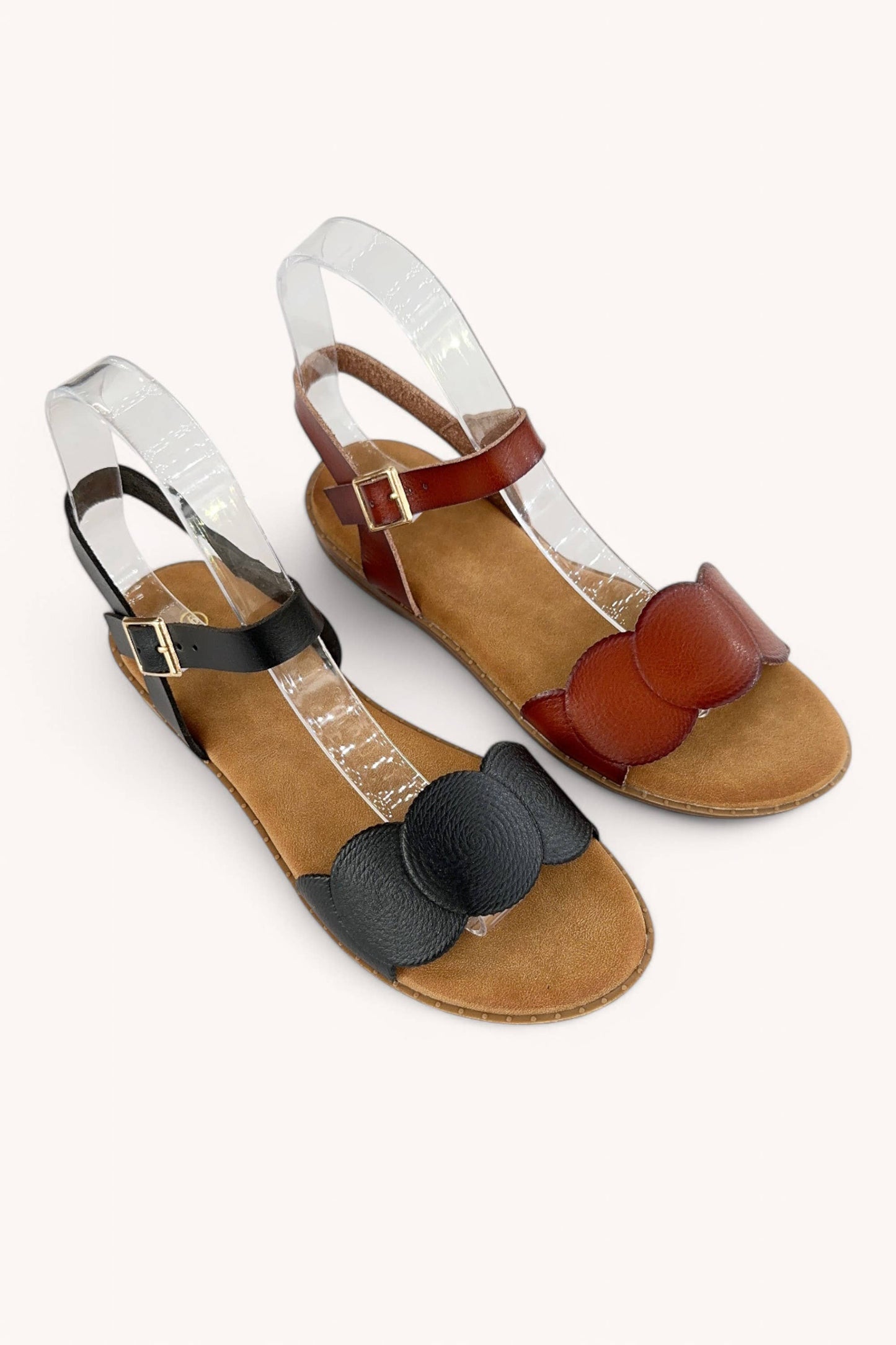 LEISURE-13 VINTAGE TEXTURED SCALLOP EDGE SANDALS: BROWN