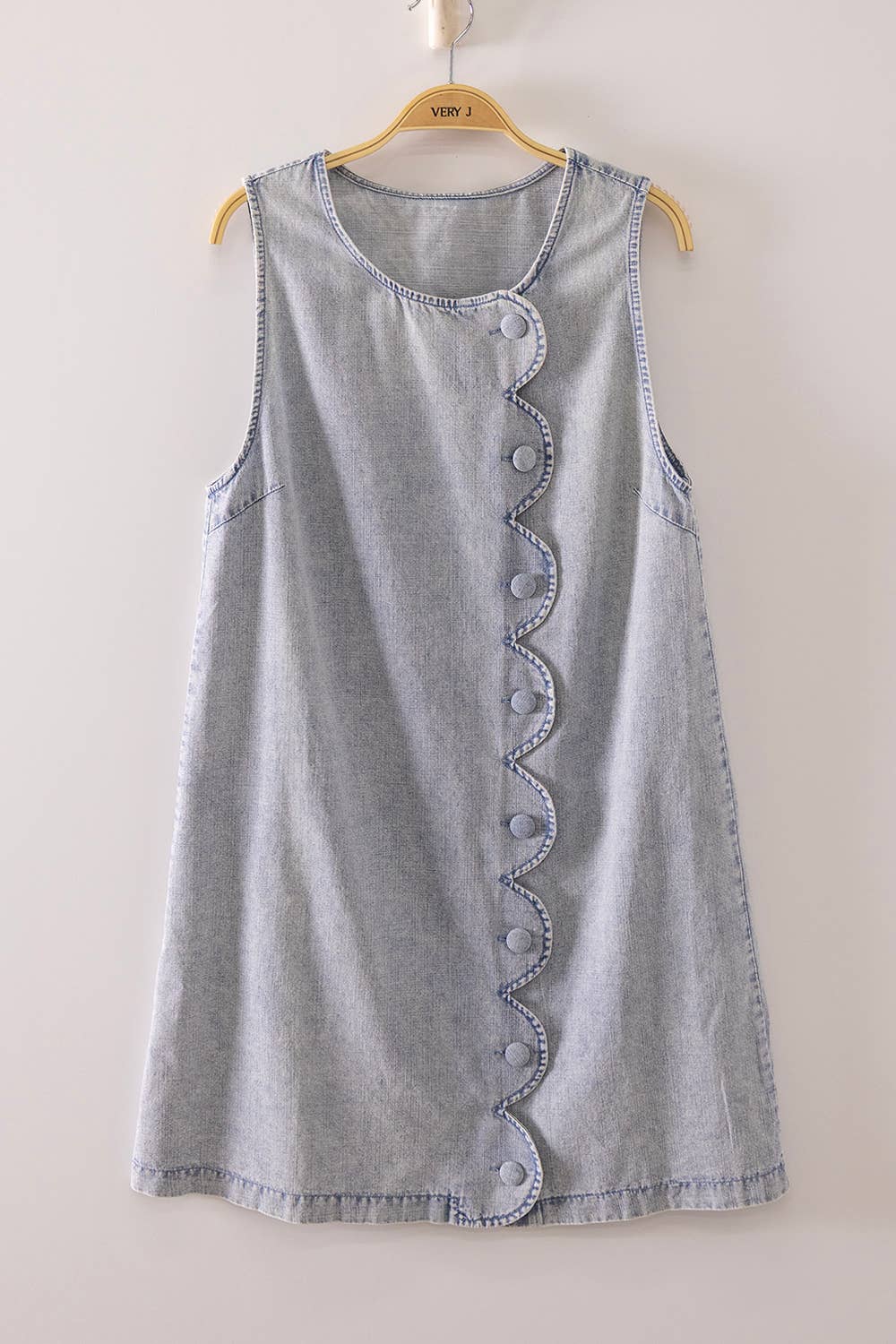 Scallop Button Washed Denim Mini Dress: LT INDIGO