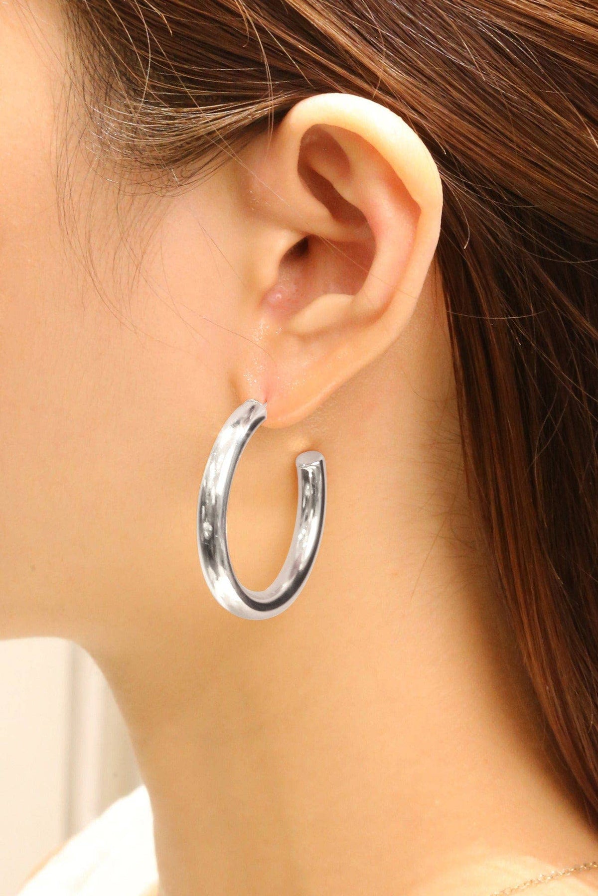 14K Metal Post Hoop Earrings: Silver / Medium