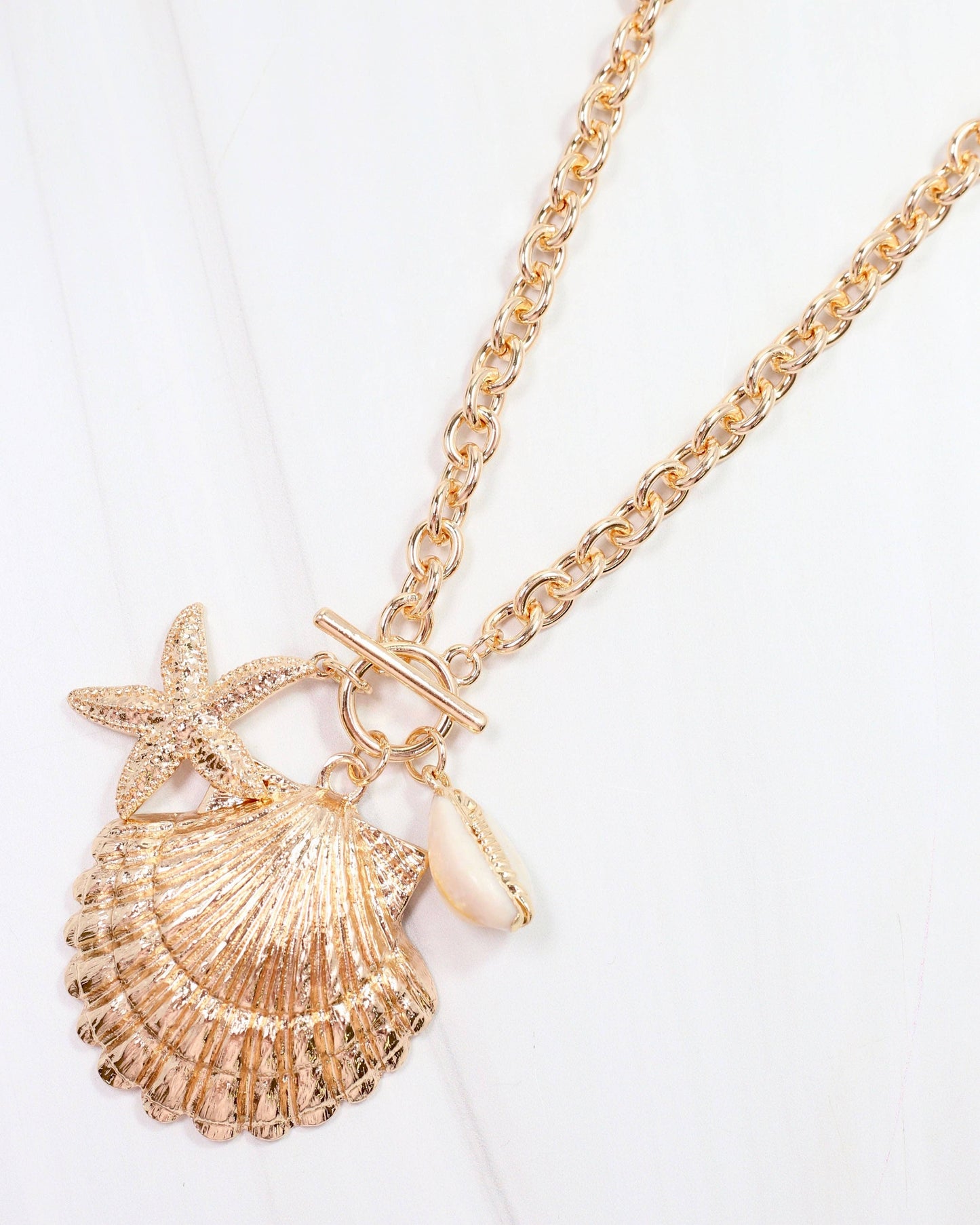 August Shell Necklace Gold