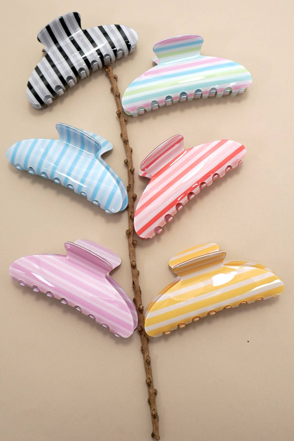 JUMBO STRIPE PLAID OVAL HAIR CLAW CLIPS: Black